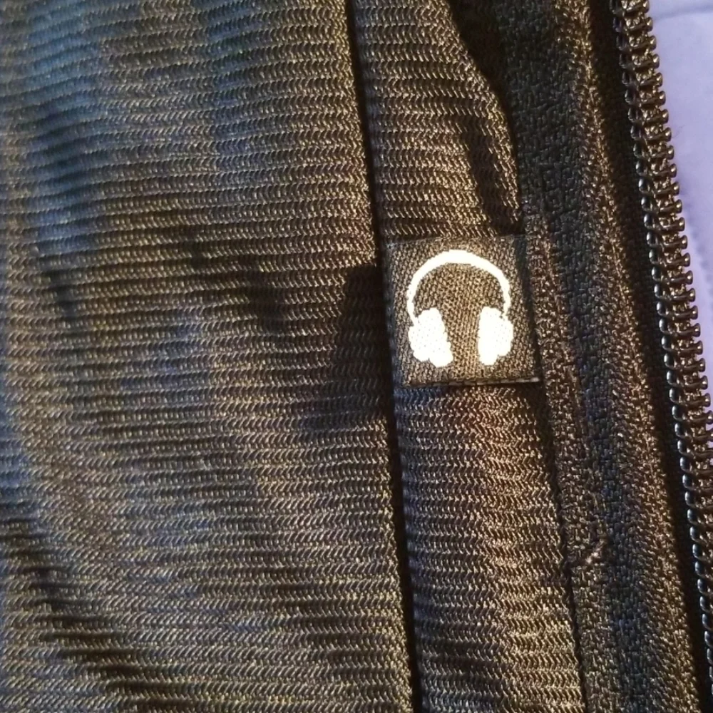 Snozu jacket xs= 5/6‎